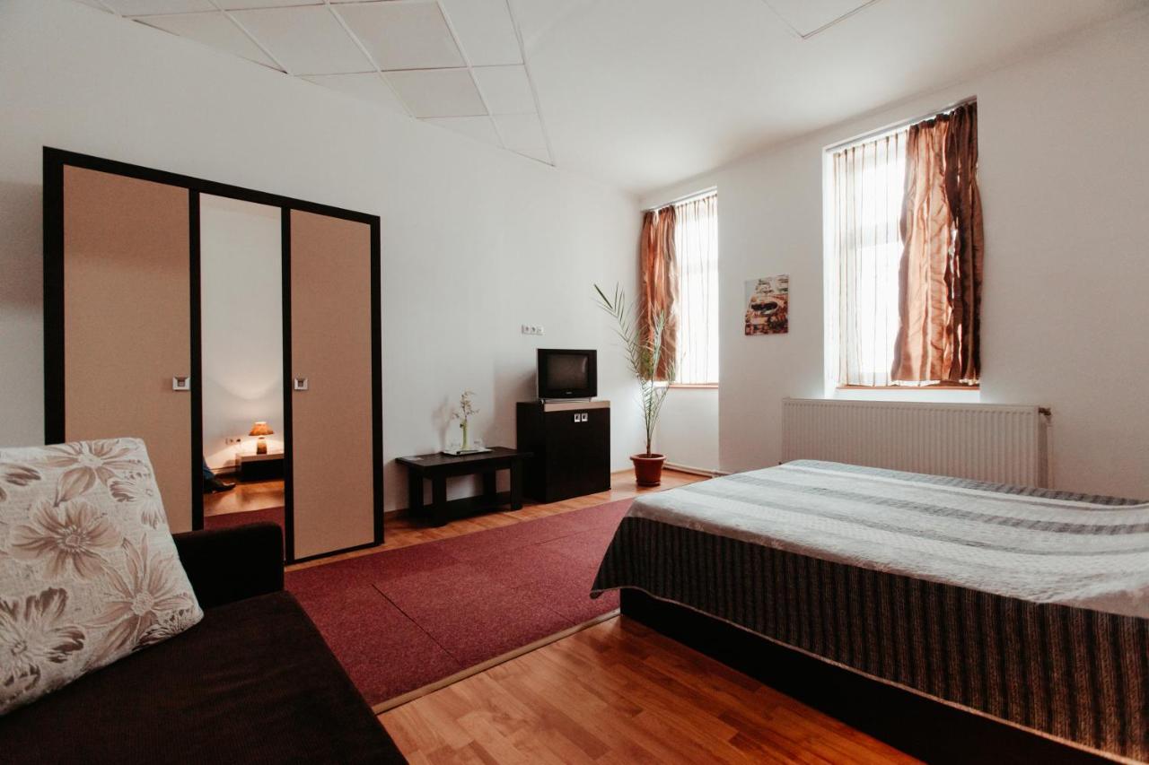 فندق Tîrgu Lăpuşفي  Casa Preturii المظهر الخارجي الصورة