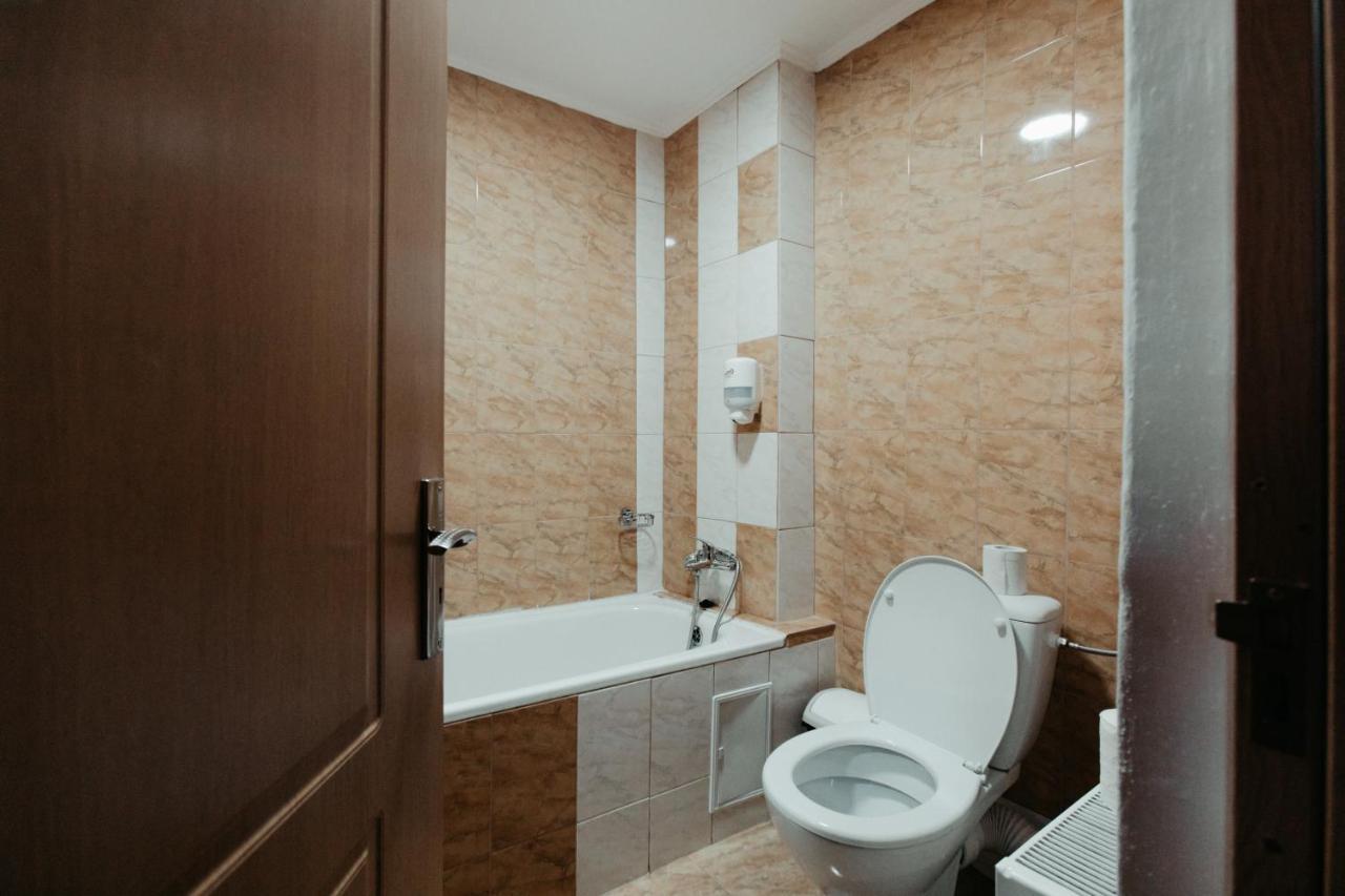 فندق Tîrgu Lăpuşفي  Casa Preturii المظهر الخارجي الصورة