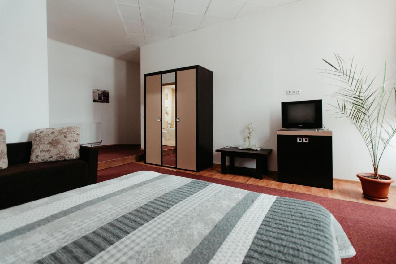 فندق Tîrgu Lăpuşفي  Casa Preturii المظهر الخارجي الصورة